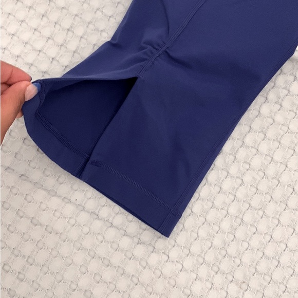 Lulu lemon cropped blue leggings - Picture 3 of 3